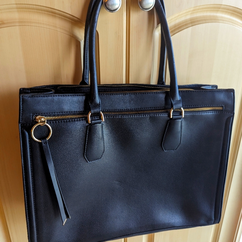 NWOT/Vegan black leather tote purse